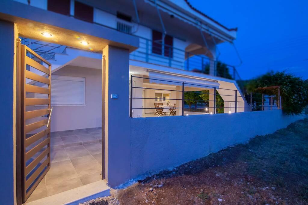 House On The Beach Salamine Extérieur photo